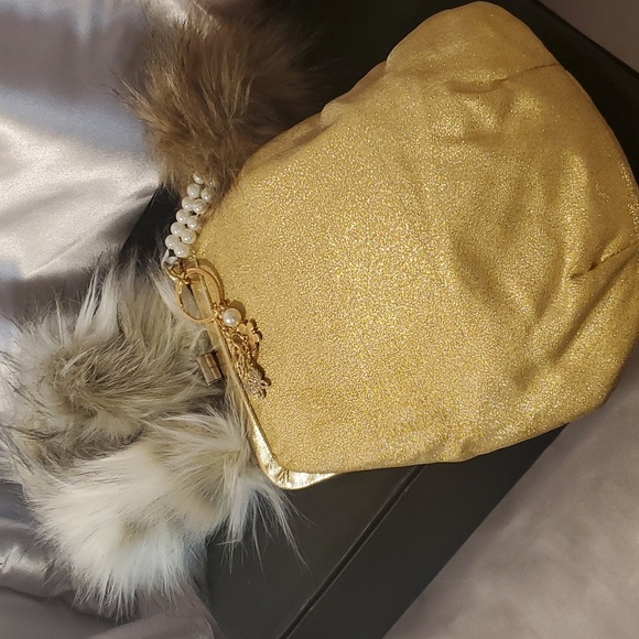 Amercan Vintage Metallic Golden Evening Top Lock Purse with Fur Accessories - Picture 3 of 8